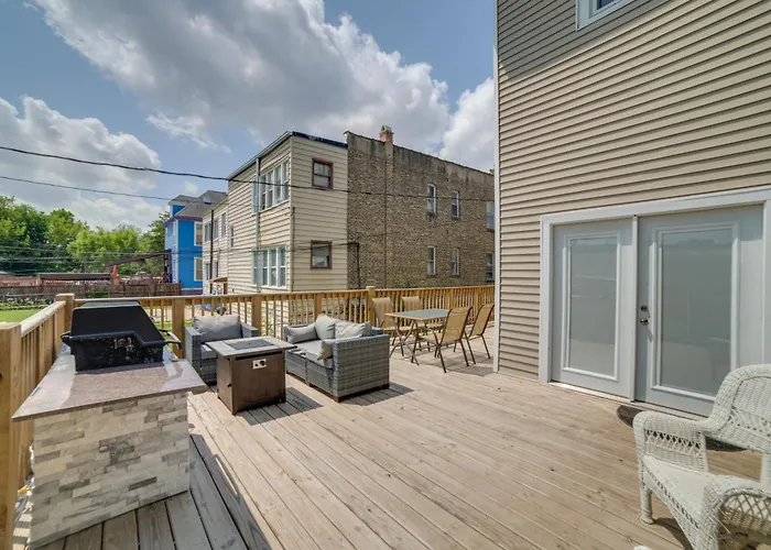 Spacious Chicago W/ Deck < 9 Mi To Downtown! Holiday home Oak Park