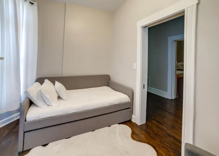 Spacious Chicago W/ Deck < 9 Mi To Downtown! Holiday home Oak Park