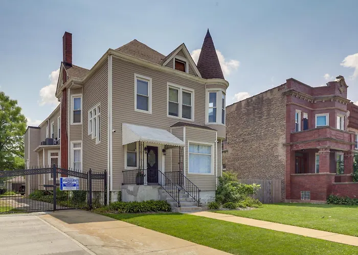 Spacious Chicago W/ Deck < 9 Mi To Downtown! *
