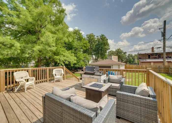 Holiday home Spacious Chicago W/ Deck < 9 Mi To Downtown! Oak Park
