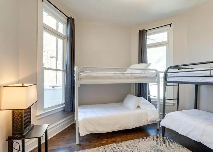Holiday home Spacious Chicago W/ Deck < 9 Mi To Downtown!