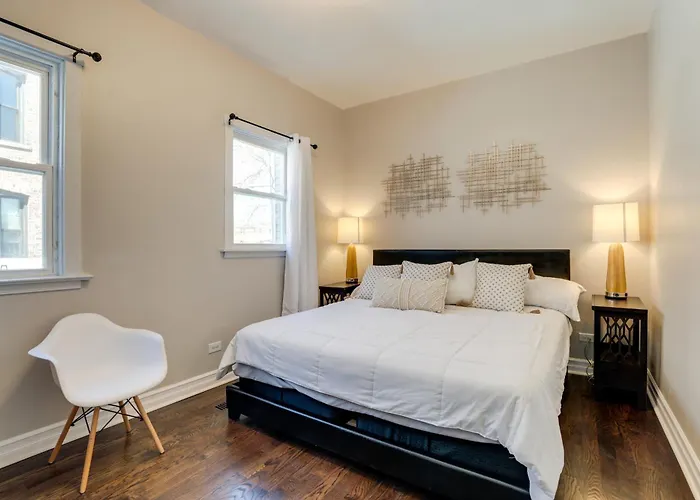 Holiday home Spacious Chicago W/ Deck < 9 Mi To Downtown! *