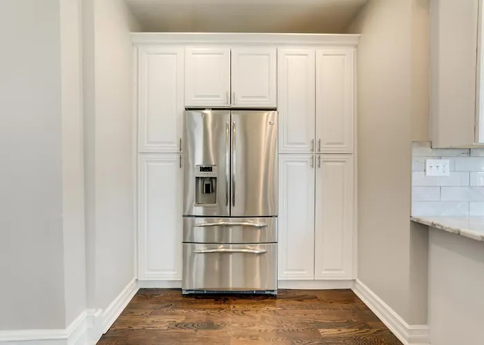 Spacious Chicago W/ Deck < 9 Mi To Downtown! Holiday home *