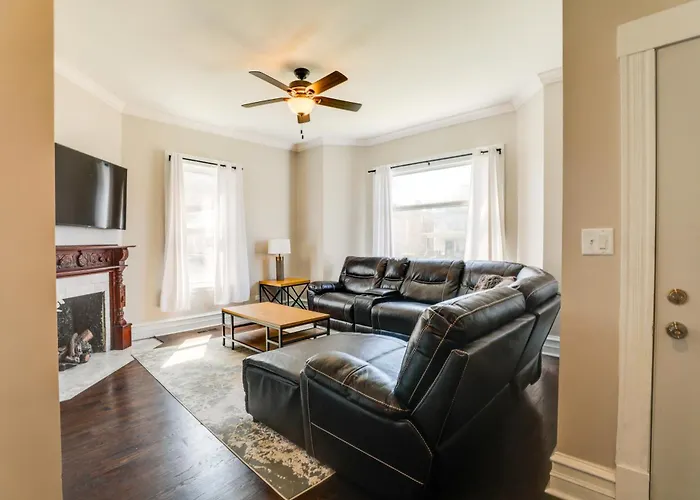 Spacious Chicago W/ Deck < 9 Mi To Downtown!