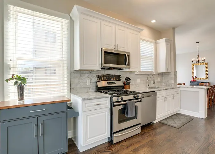 Spacious Chicago W/ Deck < 9 Mi To Downtown! Holiday home Oak Park